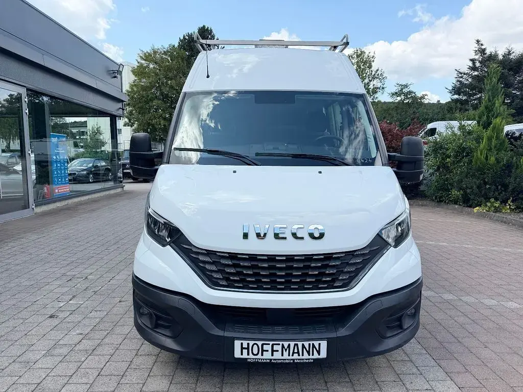 Gebraucht Iveco Daily 179 PS (131 kW) 2021 Weiß Limousine