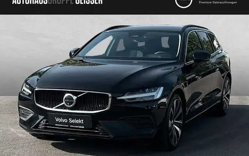 Używany Volvo V60 Core 197 KM (144 kW) 2025 Czarny Kombi