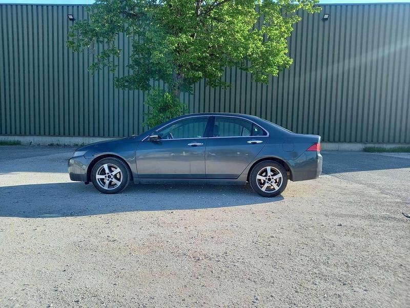 Grau Gebraucht 2005 Honda Accord Executive Limousine | 1.900 € (Fairer Preis) - Bild 1/4