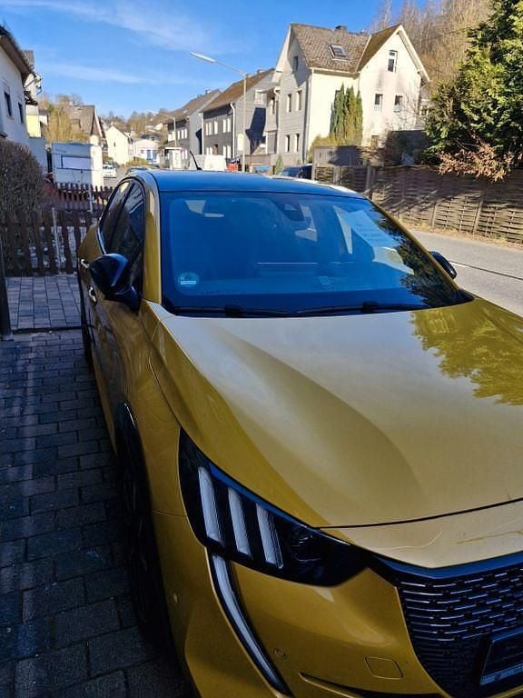 Gelb Gebraucht 2020 Peugeot 208 GT-line Kleinwagen | 12.990 € (Fairer Preis) - Bild 1/4