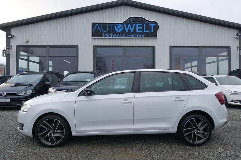 Weiß Gebraucht 2016 Skoda Rapid Limousine | 6.480 € (Guter Preis) - Bild 1/4