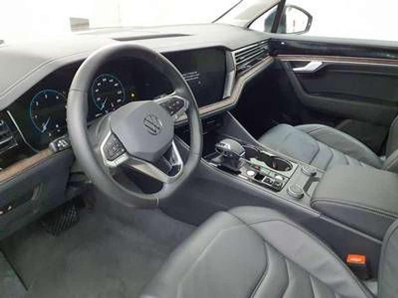 Gebraucht VW Touareg Elegance 231 PS (169 kW) 2025 Meloe blue kristalleffekt SUV