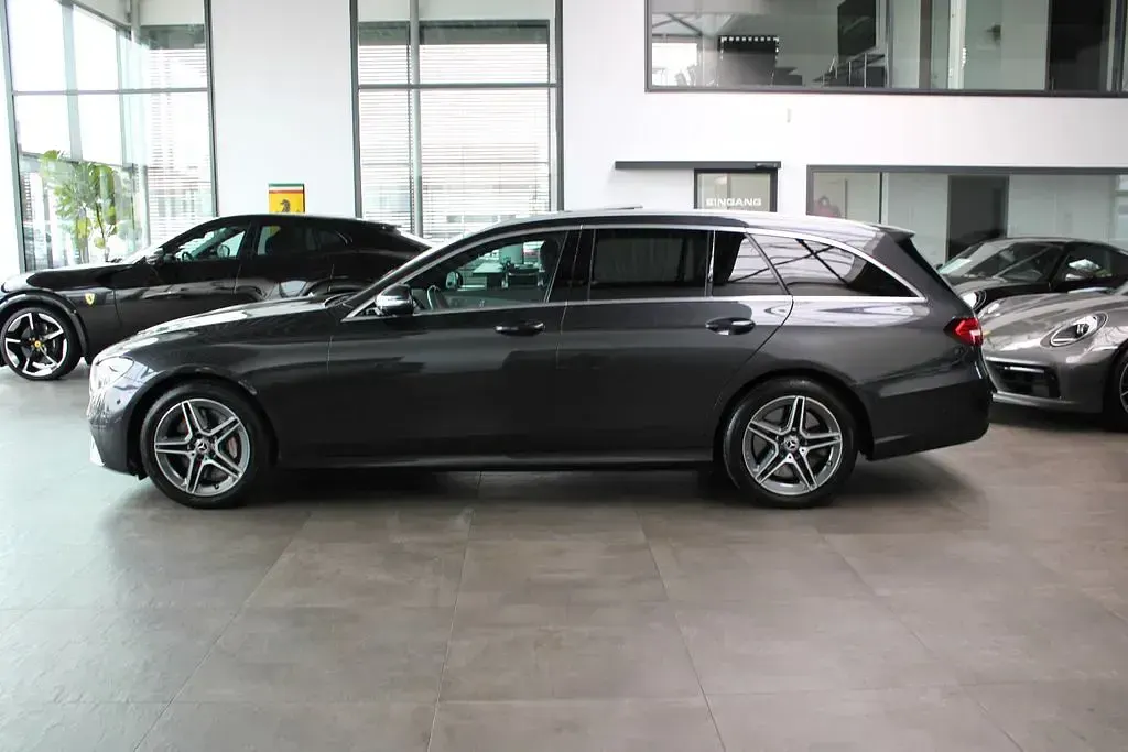 Gebraucht Mercedes E300 AMG line 306 PS (225 kW) 2022 Grau Kombi