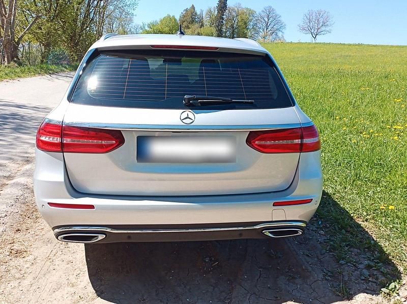 Gebraucht Mercedes E220 194 PS (142 kW) 2018 Silber Kombi
