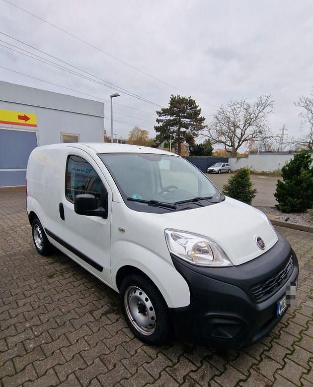 Weiß Gebraucht 2018 Fiat Fiorino Van / Kleinbus | 7.500 € (Fairer Preis) - Bild 1/4