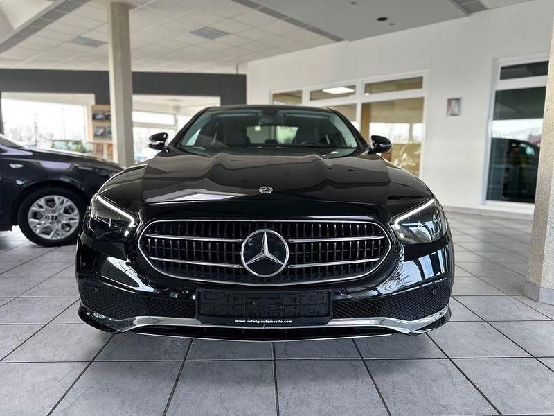 Gebraucht Mercedes E220 194 PS (142 kW) 2021 Schwarz Limousine