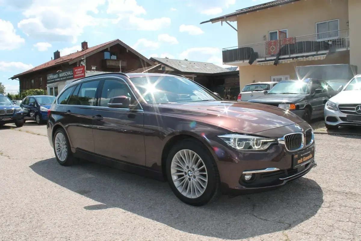 Gebraucht BMW 320 Sport Line 190 PS (139 kW) 2016 Rot Limousine