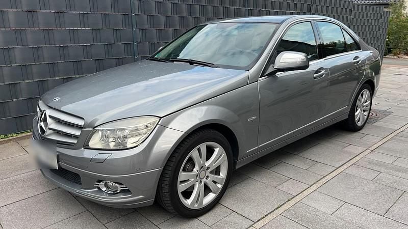 Grau Gebraucht 2007 Mercedes C200 Avantgarde Limousine | 7.100 € (Fairer Preis) - Bild 1/4