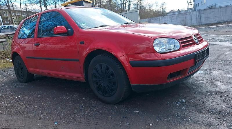 Gebraucht VW Golf IV 75 PS (55 kW) 2003 Rot Kleinwagen
