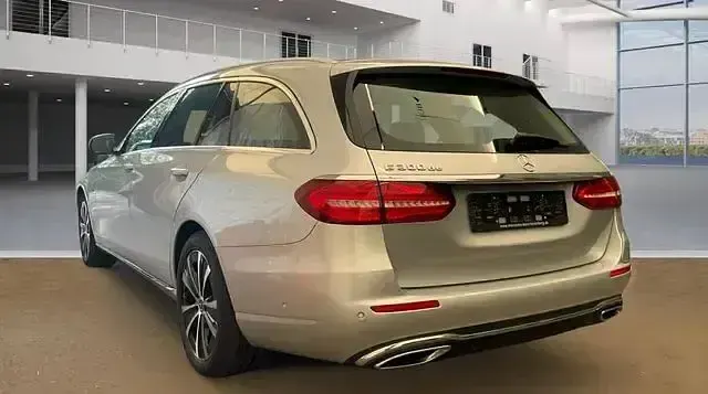 Gebraucht Mercedes E300 Avantgarde 306 PS (225 kW) 2019 Silber Limousine