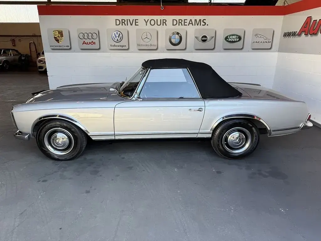 Gebraucht Mercedes 230 120 PS (88 kW) 1964 Silber Cabrio