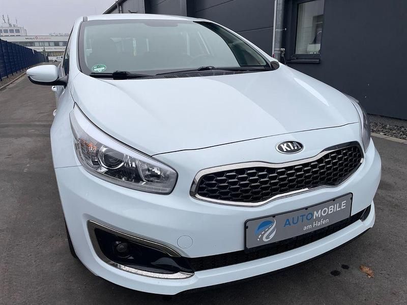 Gebraucht Kia Ceed 99 PS (72 kW) 2018 Weiß Kleinwagen