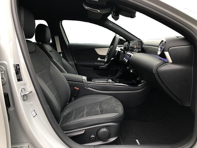 Gebraucht Mercedes A200 163 PS (119 kW) 2026 Manufaktur lack manufaktur alpingrau uni Limousine