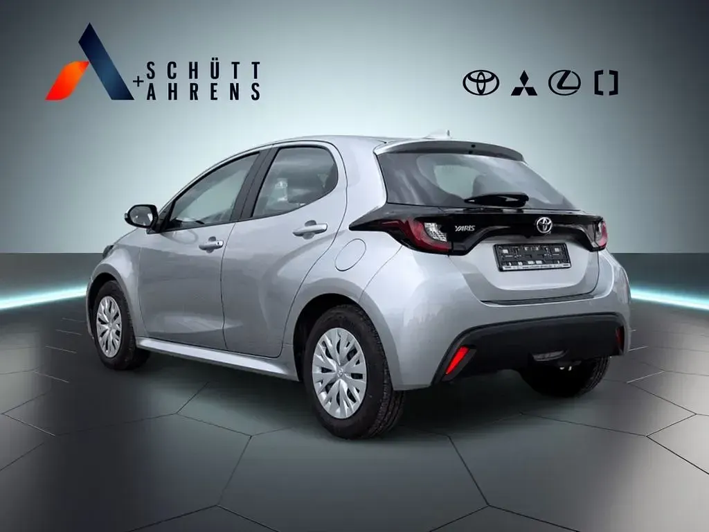 Gebraucht Toyota Yaris Comfort 72 PS (52 kW) 2023 Silber Kleinwagen