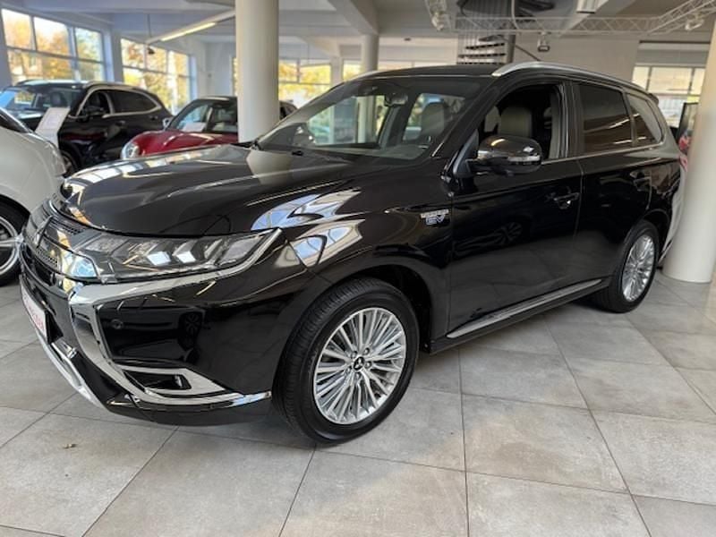 Schwarz Gebraucht 2020 Mitsubishi Outlander P-HEV Top SUV | 18.950 € (Fairer Preis) - Bild 1/4