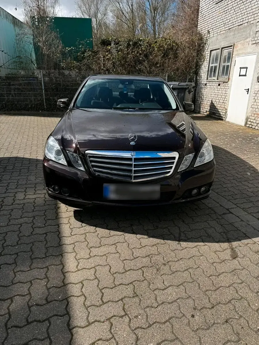 Używany Mercedes E250 204 KM (150 kW) 2009 Brązowy Sedan/Limuzyna