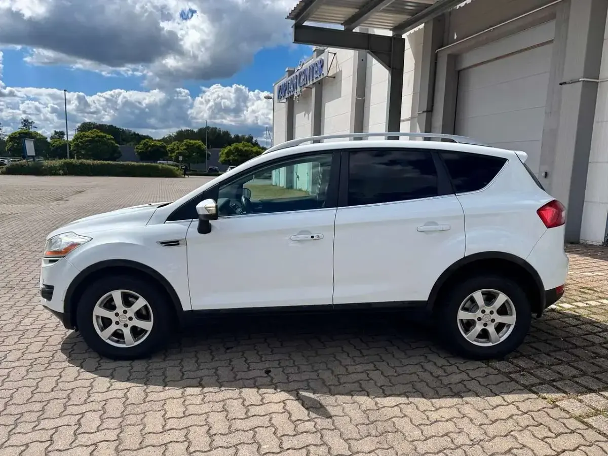 Gebraucht Ford Kuga Titanium 163 PS (119 kW) 2011 Weiß SUV