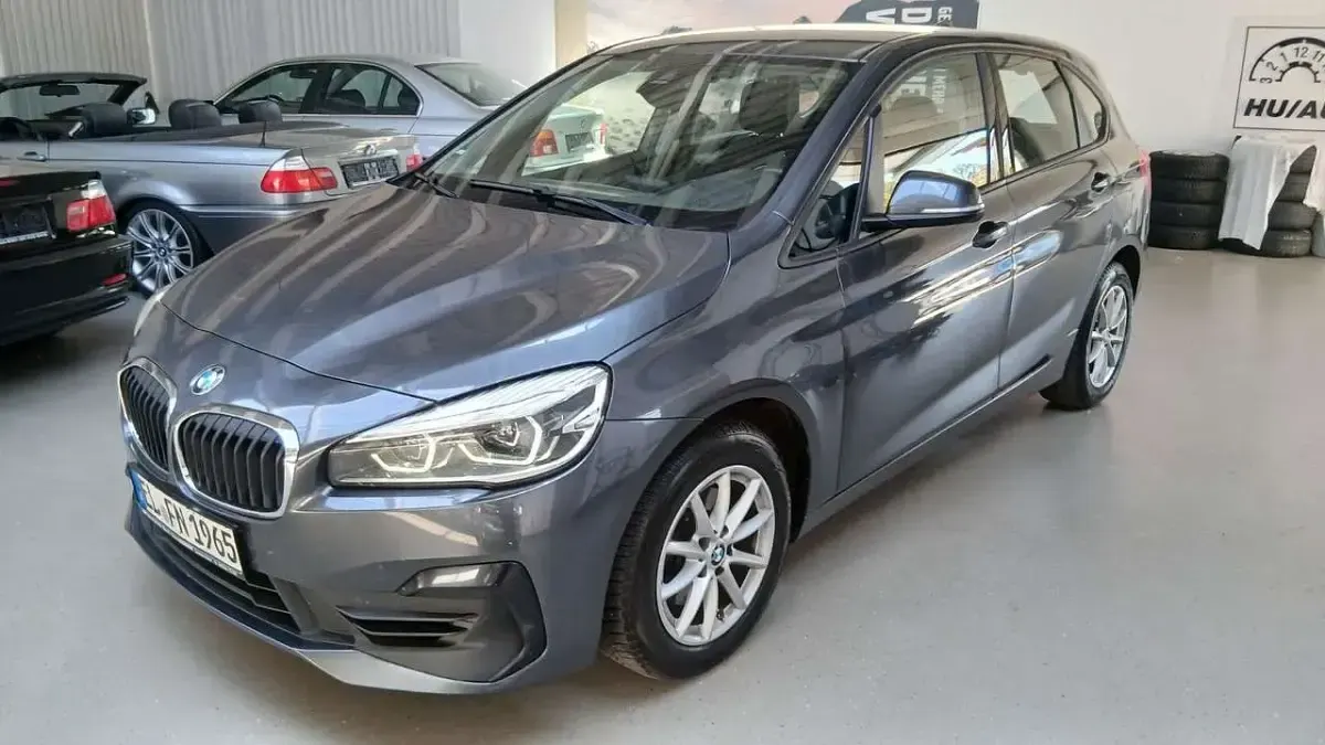 Gebraucht BMW 218 140 PS (102 kW) 2019 Mineralgrau Van / Kleinbus