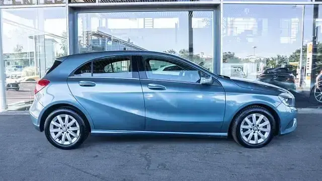 Gebraucht Mercedes A180 122 PS (89 kW) 2013 Blau Kleinwagen