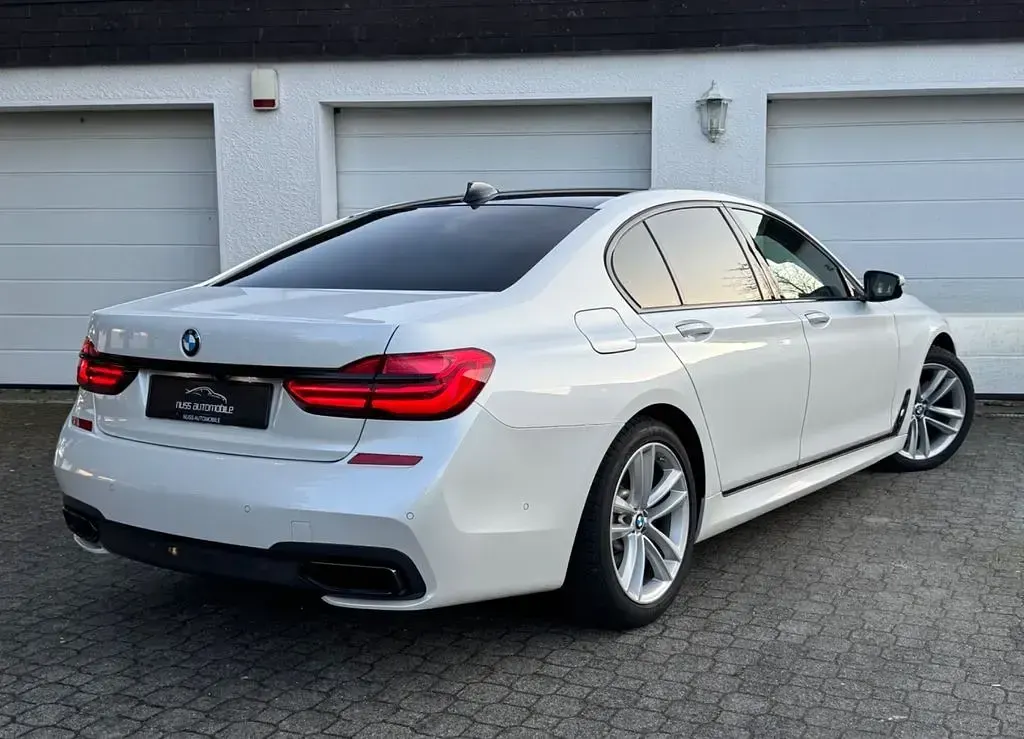 Gebraucht BMW 750 M Sport 449 PS (330 kW) 2016 Weiß Limousine