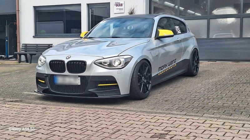 Silber Gebraucht 2014 BMW 135 Coupé Performance Coupé | 35.000 € - Bild 1/4