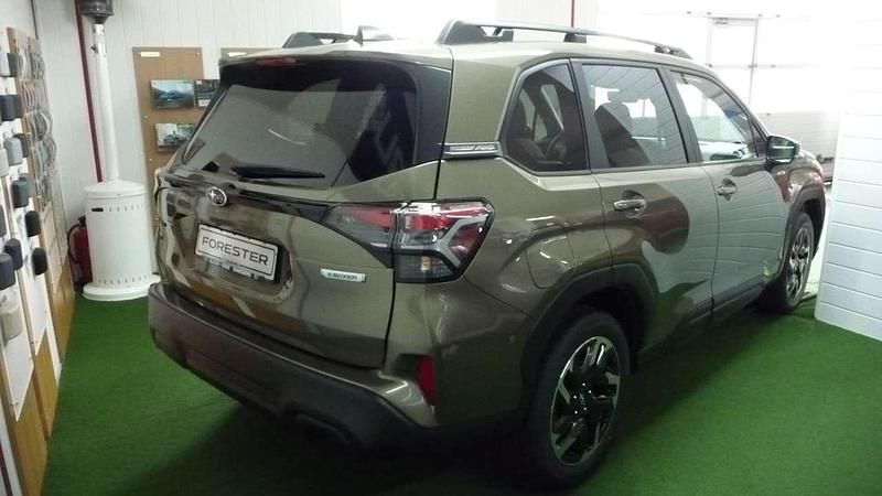 Neu Subaru Forester Exclusive+ 136 PS (100 kW) 2025 Autumn green SUV