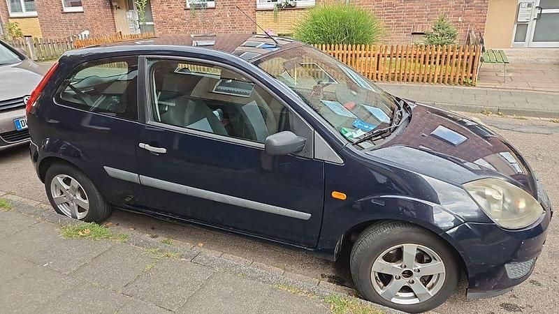 Gebraucht Ford Fiesta Ambiente 60 PS (44 kW) 2007 Blau Kleinwagen