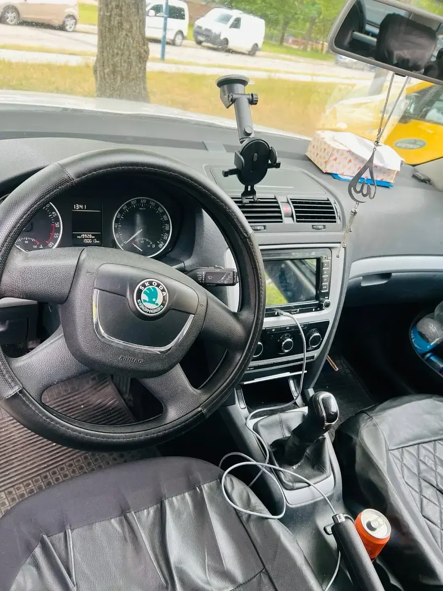 Gebraucht Skoda Octavia 105 PS (77 kW) 2012 Weiß Kombi