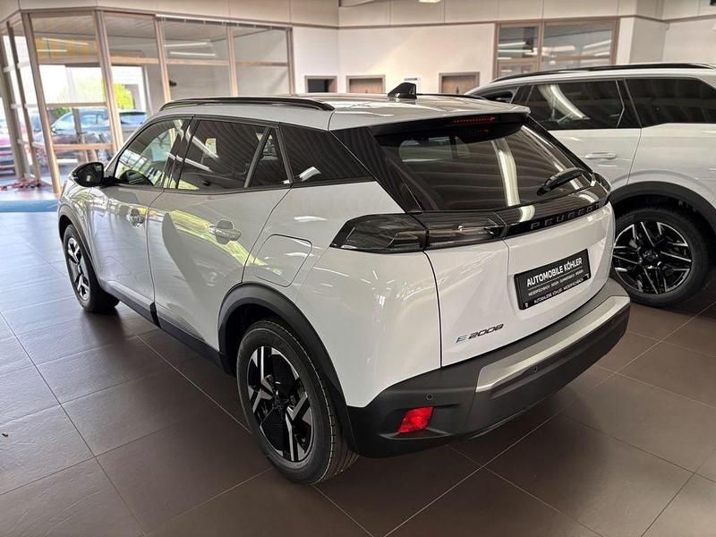 Gebraucht Peugeot e-2008 Allure 114 kW (156 PS) 2024 Weiss SUV