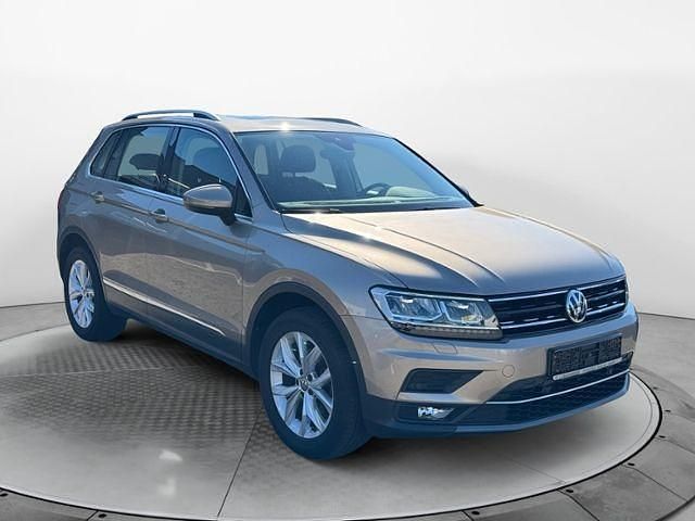 Gebraucht VW Tiguan Highline 150 PS (110 kW) 2018 Beigeschwarz SUV