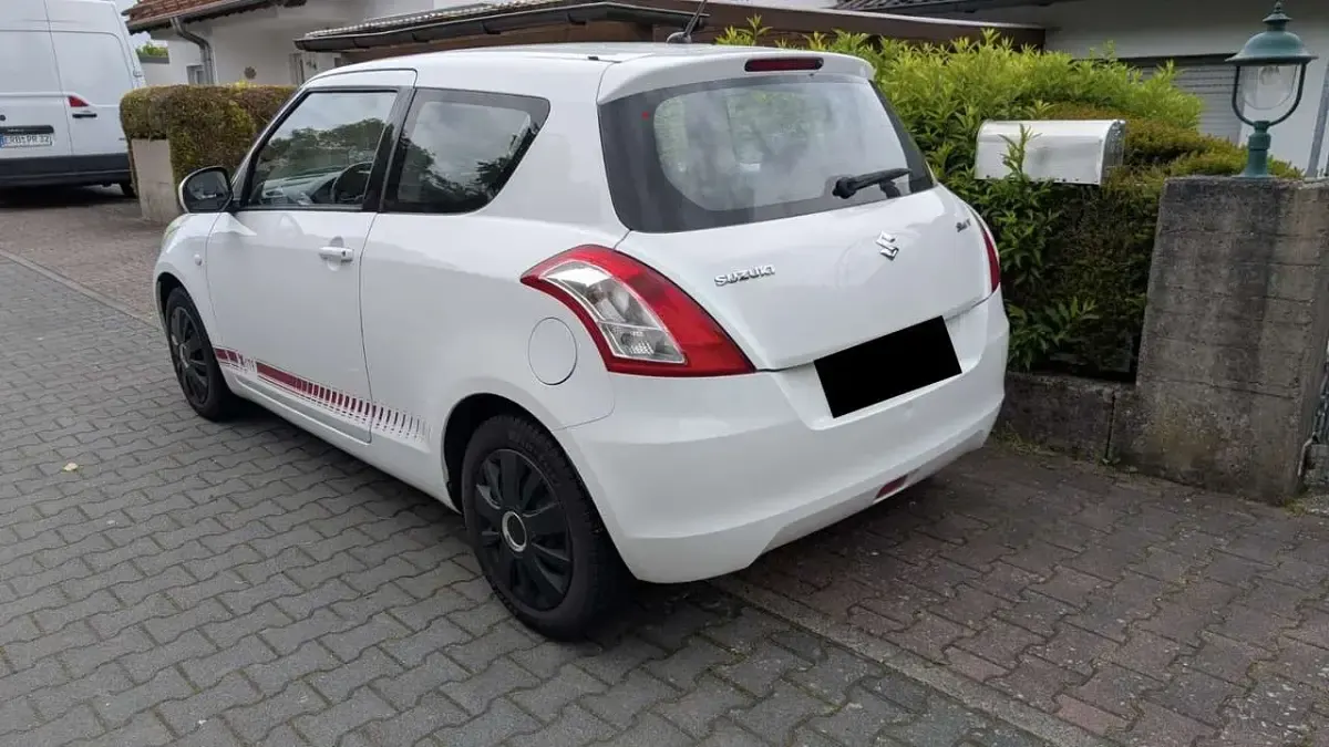 Gebraucht Suzuki Swift Basic 94 PS (69 kW) 2013 Weiß Kleinwagen