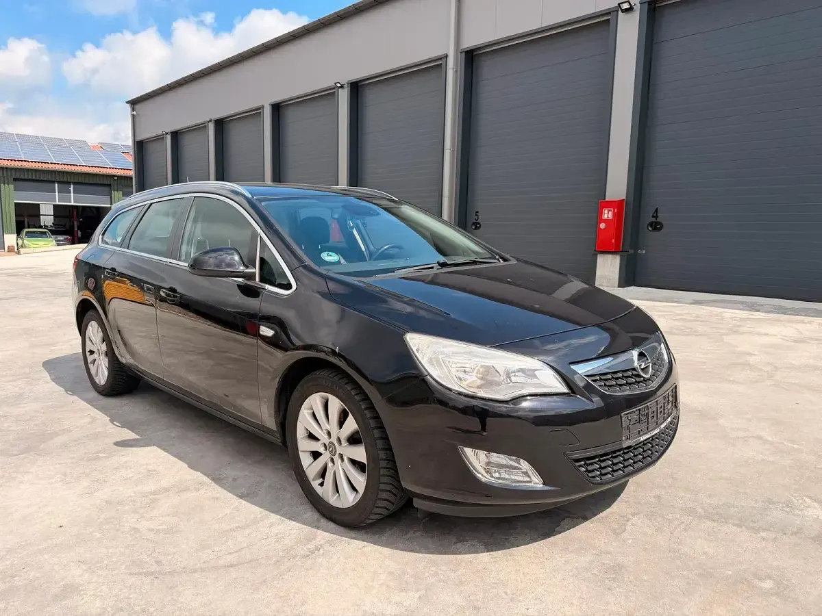 Gebraucht Opel Astra 110 PS (80 kW) 2011 Schwarz Kombi