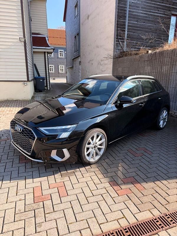 Gebraucht Audi A3 Sportback Advanced Plus 116 PS (85 kW) 2021 Schwarz Kleinwagen