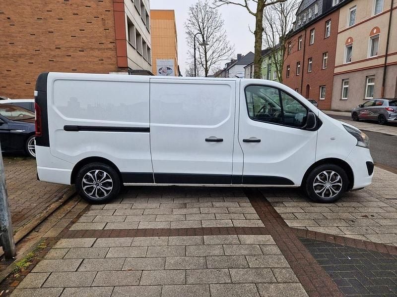 Gebraucht Opel Vivaro 135 PS (99 kW) 2019 Casablancaweiss/glacier/arctic Van / Kleinbus