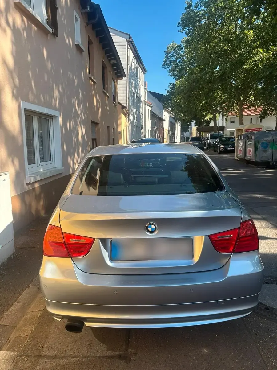 Gebraucht BMW 318 143 PS (105 kW) 2008 Blau Limousine