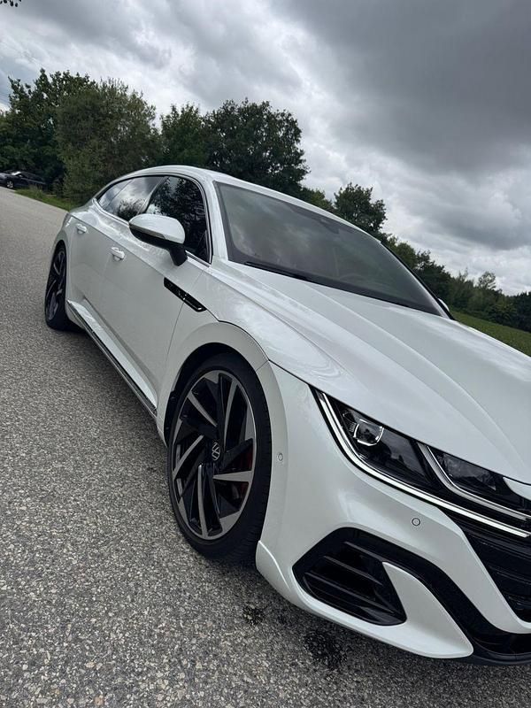 Weiß Gebraucht 2021 VW Arteon R Kombi | 34.900 € (Fairer Preis) - Bild 1/4