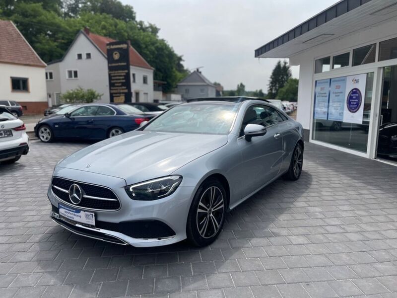 Silber Gebraucht 2022 Mercedes E300 Coupé | 45.900 € (Etwas zu teuer) - Bild 1/4