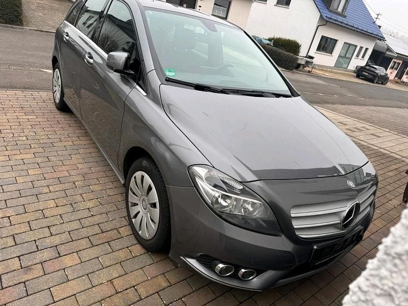 Grau Gebraucht 2013 Mercedes B180 Van / Kleinbus | 7.900 € (Superpreis) - Bild 1/4