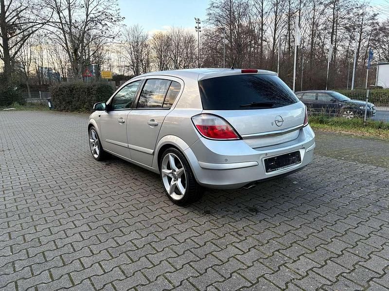 Gebraucht Opel Astra Sport 200 PS (147 kW) 2005 Starsilber iii m2 Kleinwagen