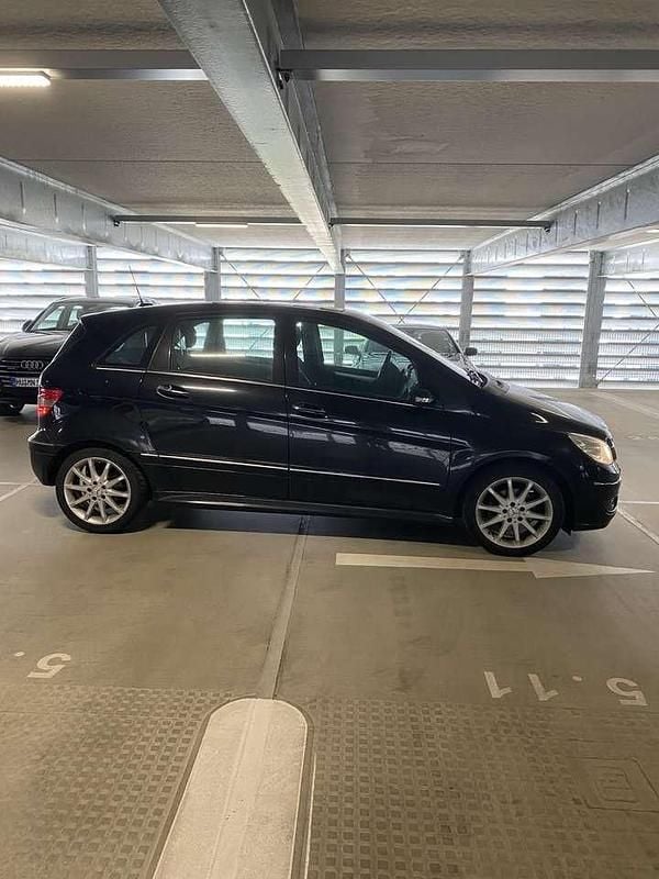 Gebraucht Mercedes B200 136 PS (100 kW) 2005 Schwarz Van / Kleinbus