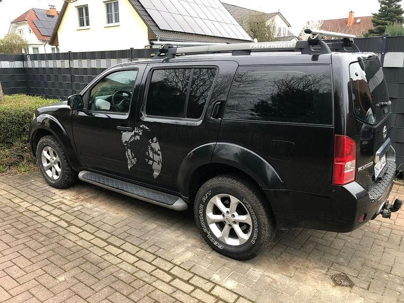 Second-hand Nissan Pathfinder 190 CP (139 kW) 2011 Negru SUV