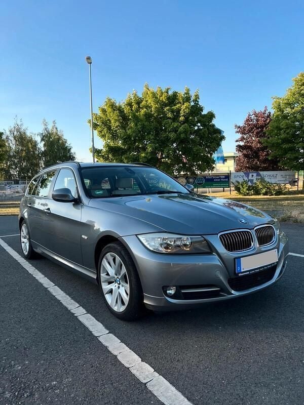 Grau Gebraucht 2010 BMW 318 Kombi | 4.500 € - Bild 1/4