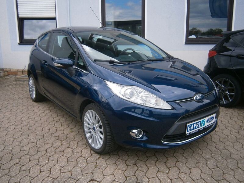 Blau Gebraucht 2011 Ford Fiesta Titanium Kleinwagen | 5.290 € (Etwas zu teuer) - Bild 1/4
