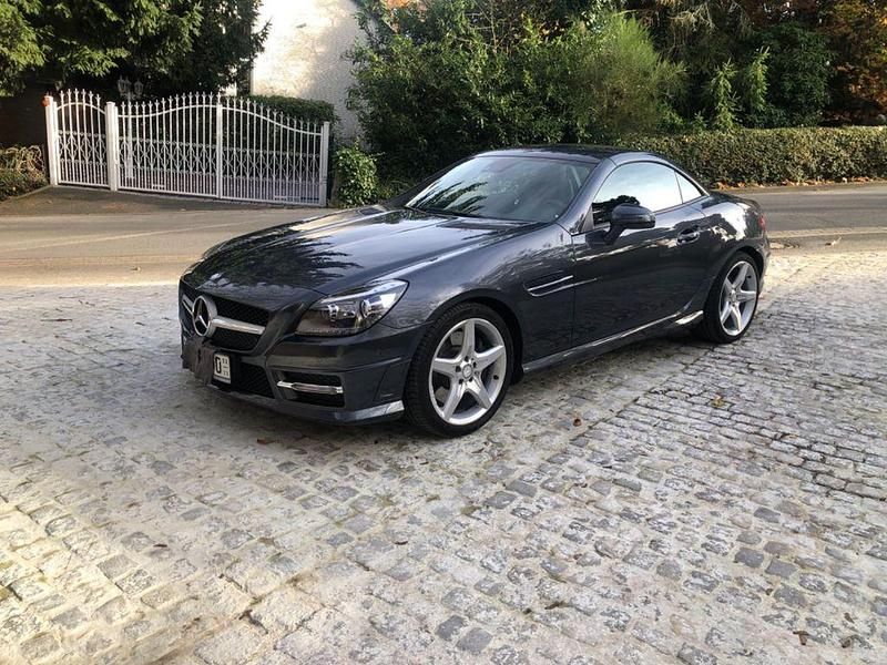 Grau Gebraucht 2011 Mercedes SLK350 AMG line Cabrio | 21.900 € (Superpreis) - Bild 1/4