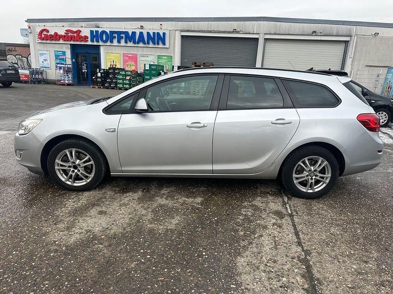 Gebraucht Opel Astra Edition 110 PS (80 kW) 2012 Silber Kombi