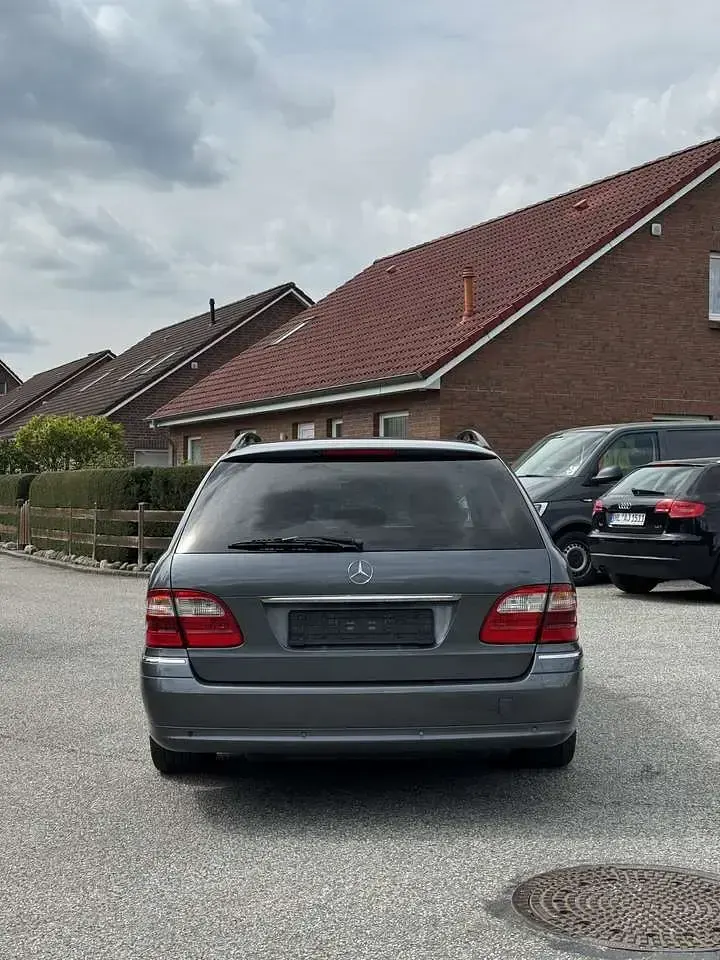 Gebraucht Mercedes E320 224 PS (164 kW) 2005 Grau Kombi