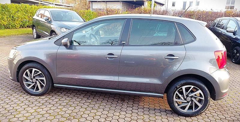 Gebraucht VW Polo 60 PS (44 kW) 2017 Grau Kleinwagen