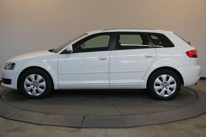 Gebraucht Audi A3 Attraction 125 PS (91 kW) 2010 Weiß Kleinwagen