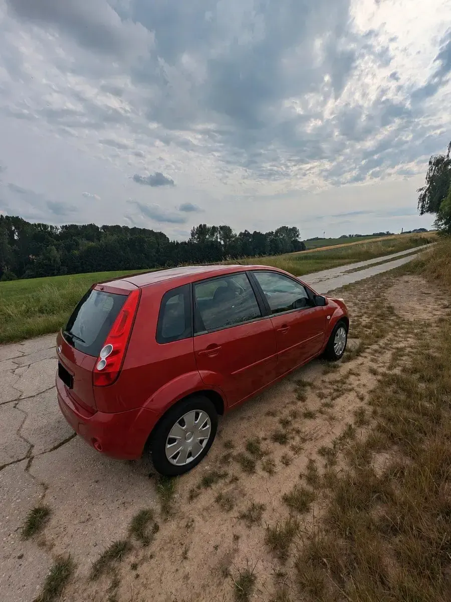 Gebraucht Ford Fiesta 80 PS (58 kW) 2008 Rot Kleinwagen