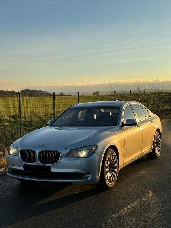 Silber Gebraucht 2012 BMW ActiveHybrid 7 Limousine | 17.200 € - Bild 1/4